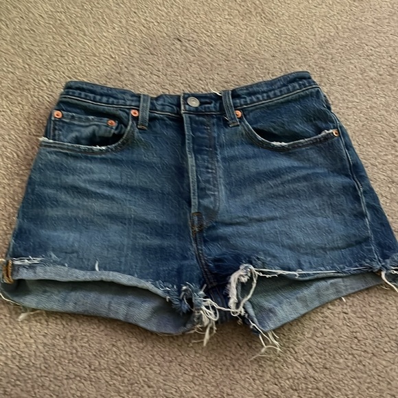 “Levi- Women’s Charleston Mid Dark Short size 26” - Picture 2 of 8